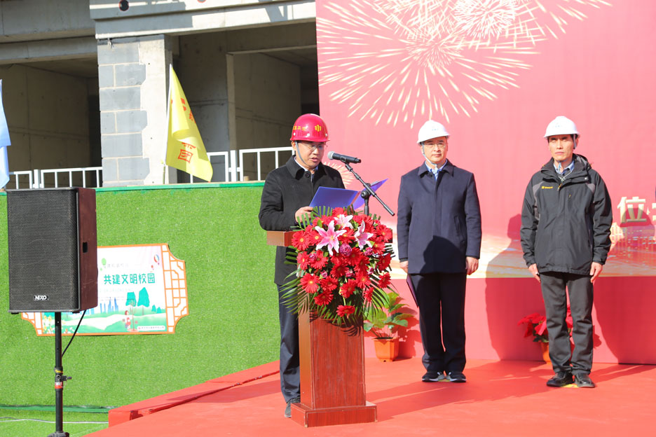 集團公司董事長孫涌出席中國海洋大學浮山校區(qū)人才公寓項目封頂儀式(圖2) 集團公司董事長孫涌出席中國海洋大學浮山校區(qū)人才公寓項目封頂儀式(圖2)